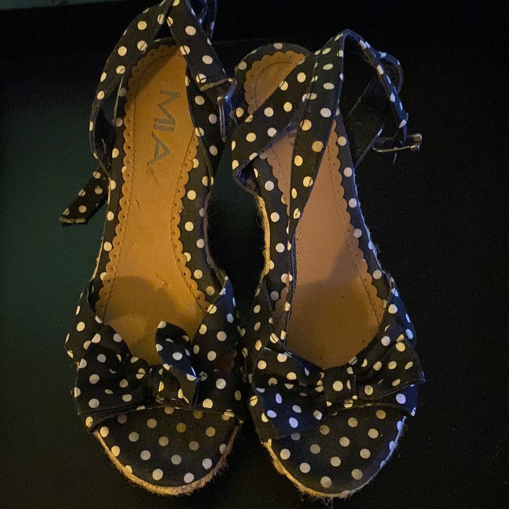 Mia wedges size 7